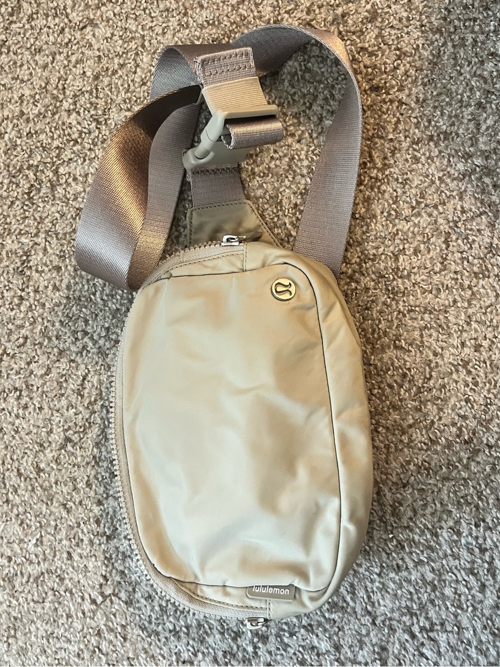 lululemon athletica Khaki/Taupe Men’s Sling Belt Bag